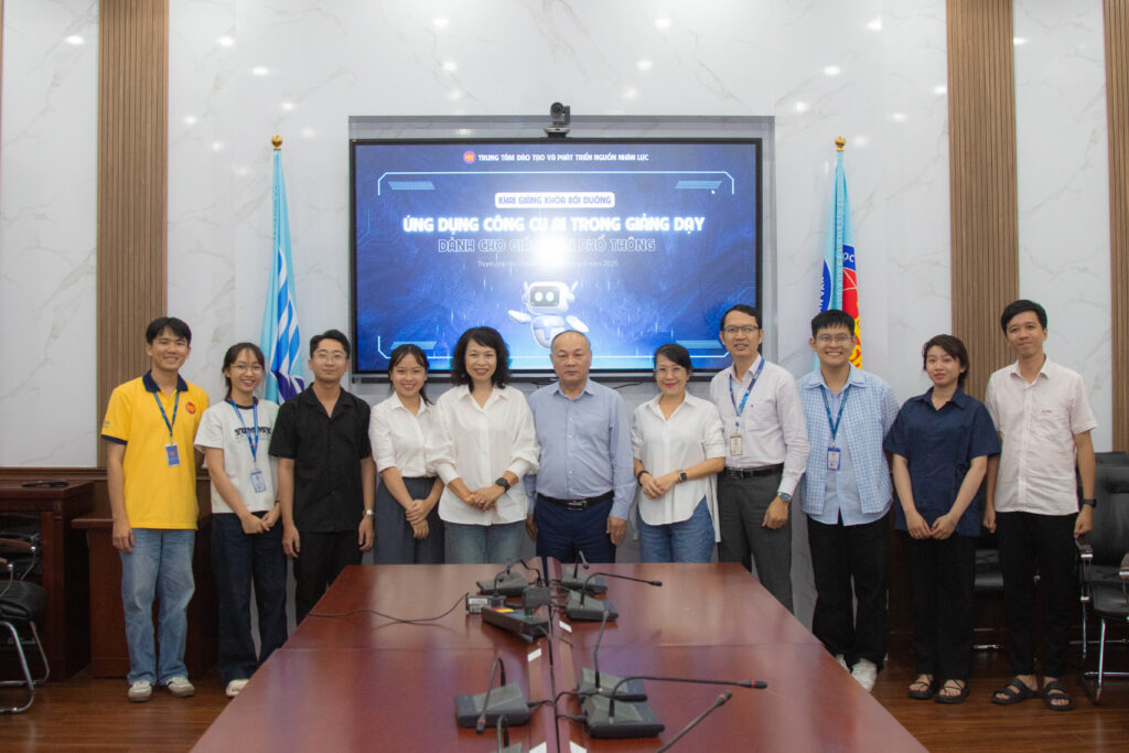 Khóa học Bồi dưỡng ứng dụng công cụ AI trong giảng dạy dành cho giáo viên phổ thông chính thức khai giảng khóa học đầu tiên năm 2025