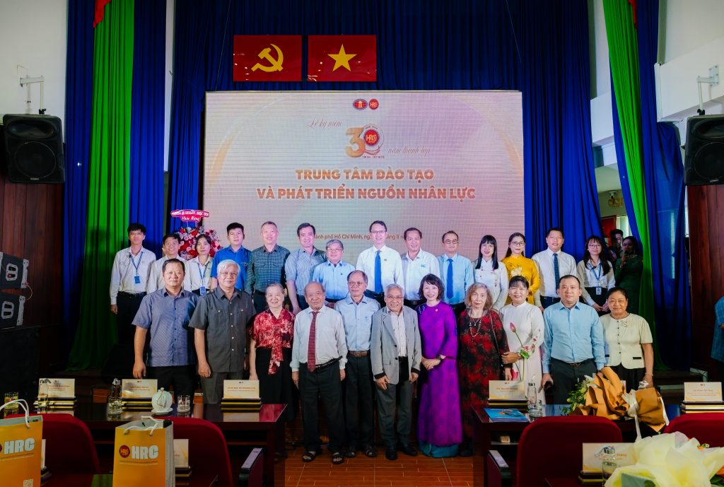 30 Năm – Hành trình tri ân – Tiếp bước